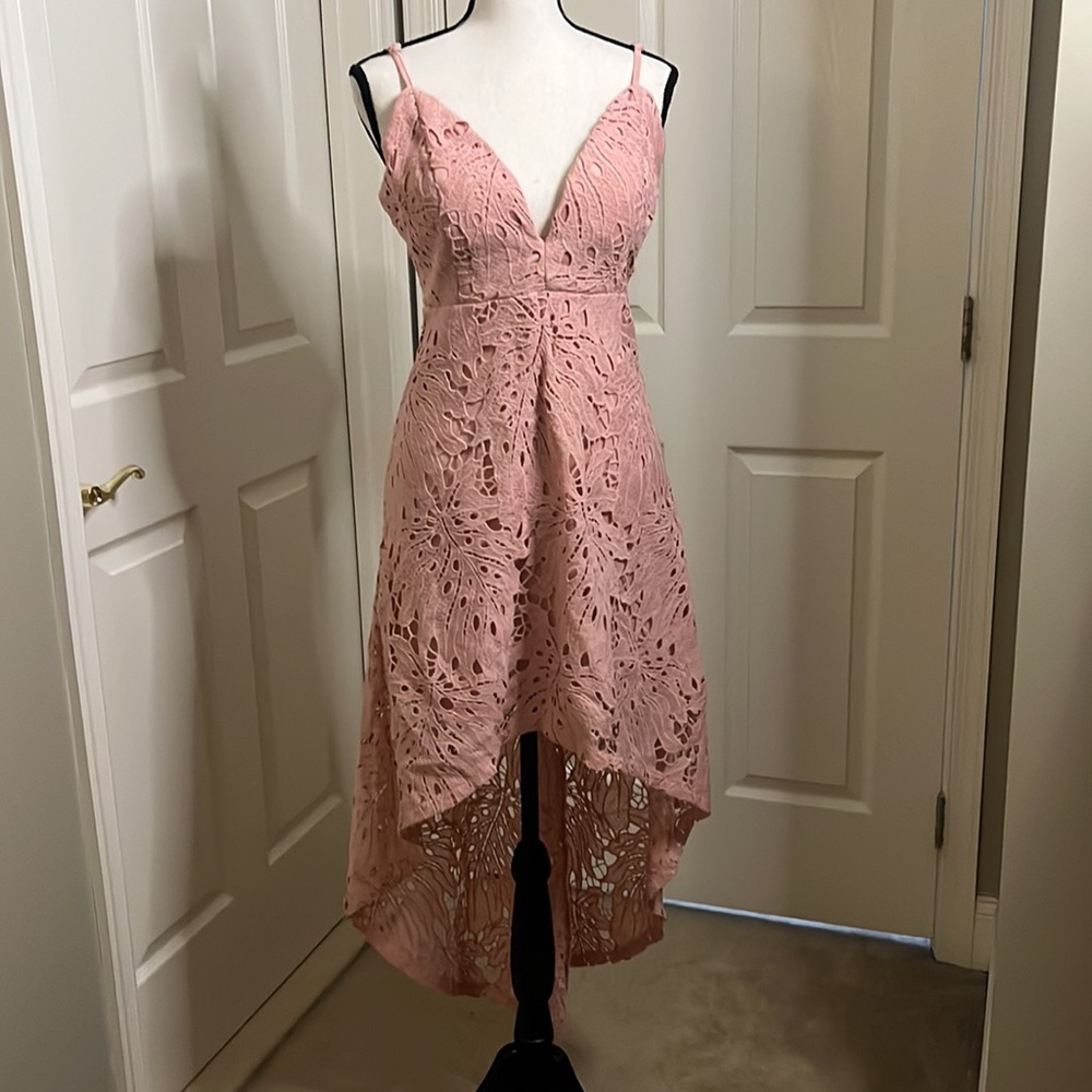 New with tags lace asymmetric hem dress so pretty! Lace detail